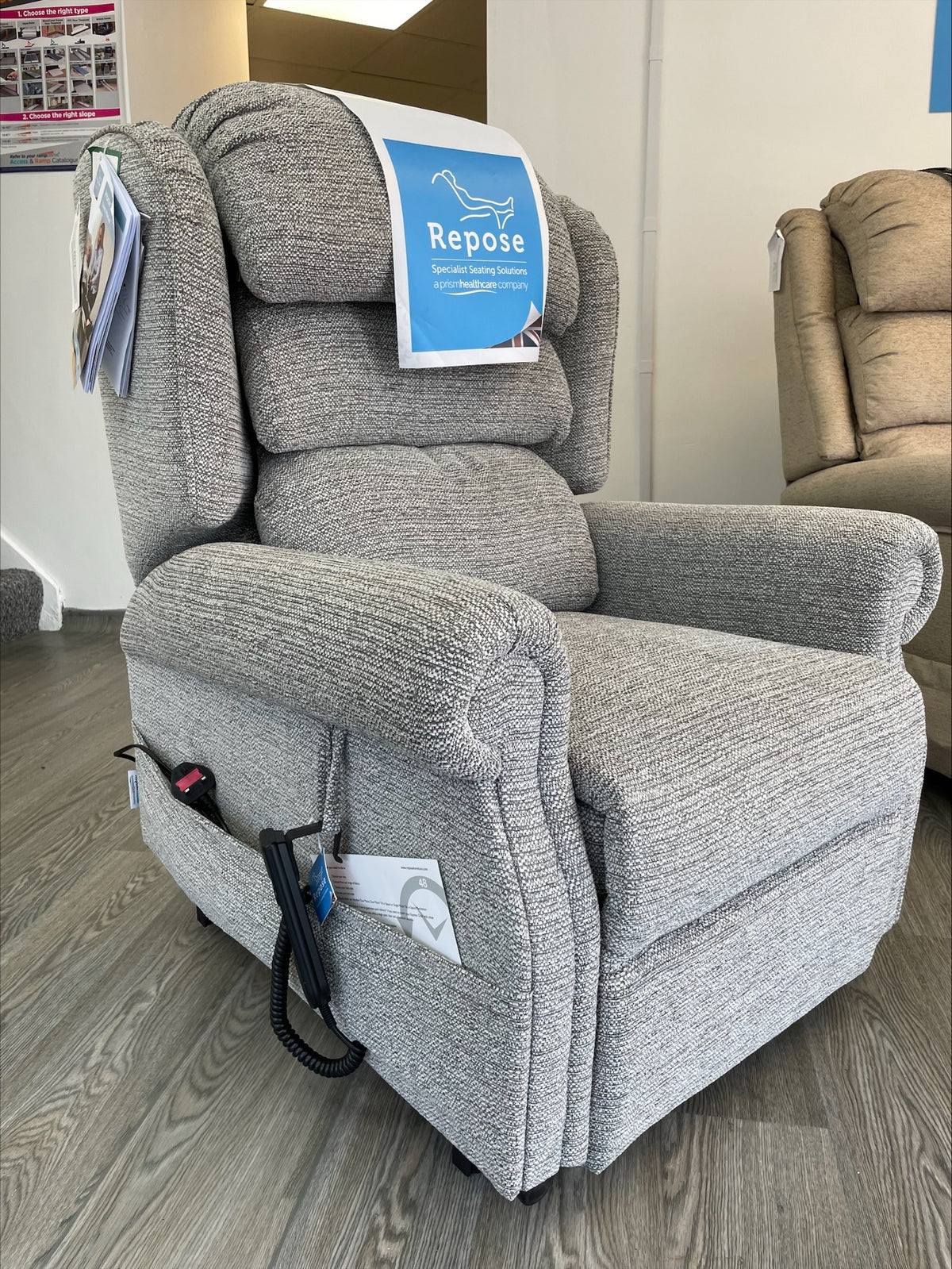 Repose Express Olympia Rise and Recliner chair