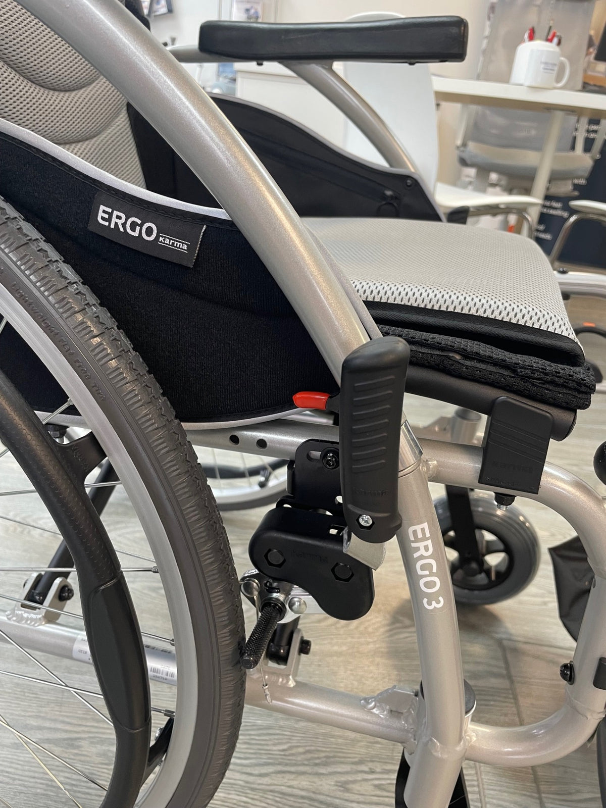 Ergo 3 Karma Self Propelled Lightweight Wheelchair