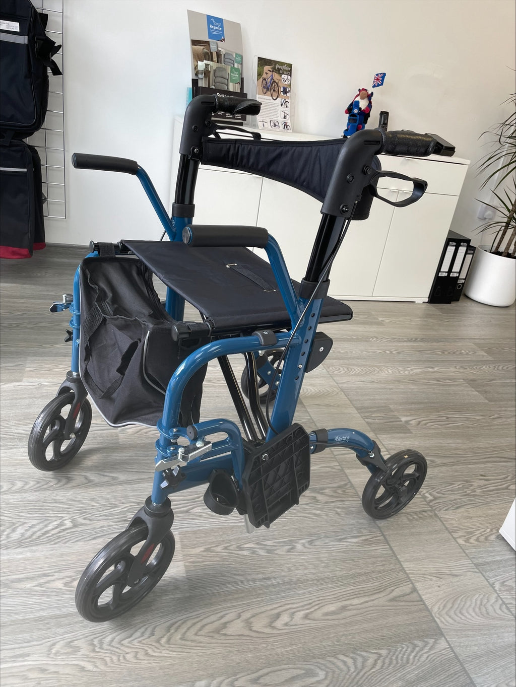 Lightweight 2-in-1 Wheelchair Walker