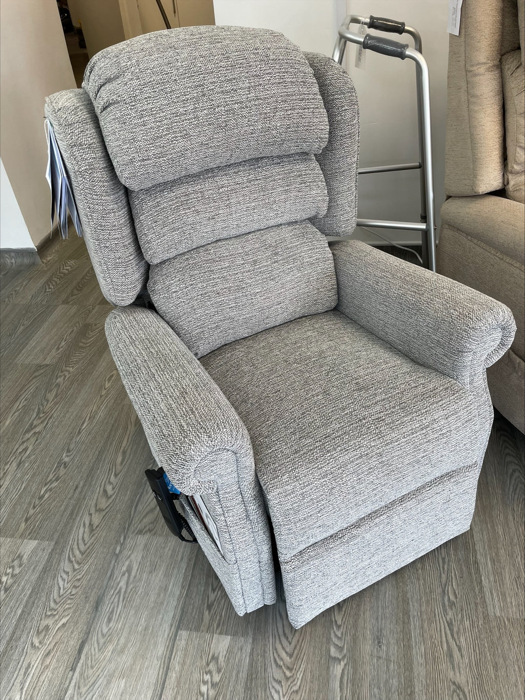 Repose Express Olympia Rise and Recliner chair