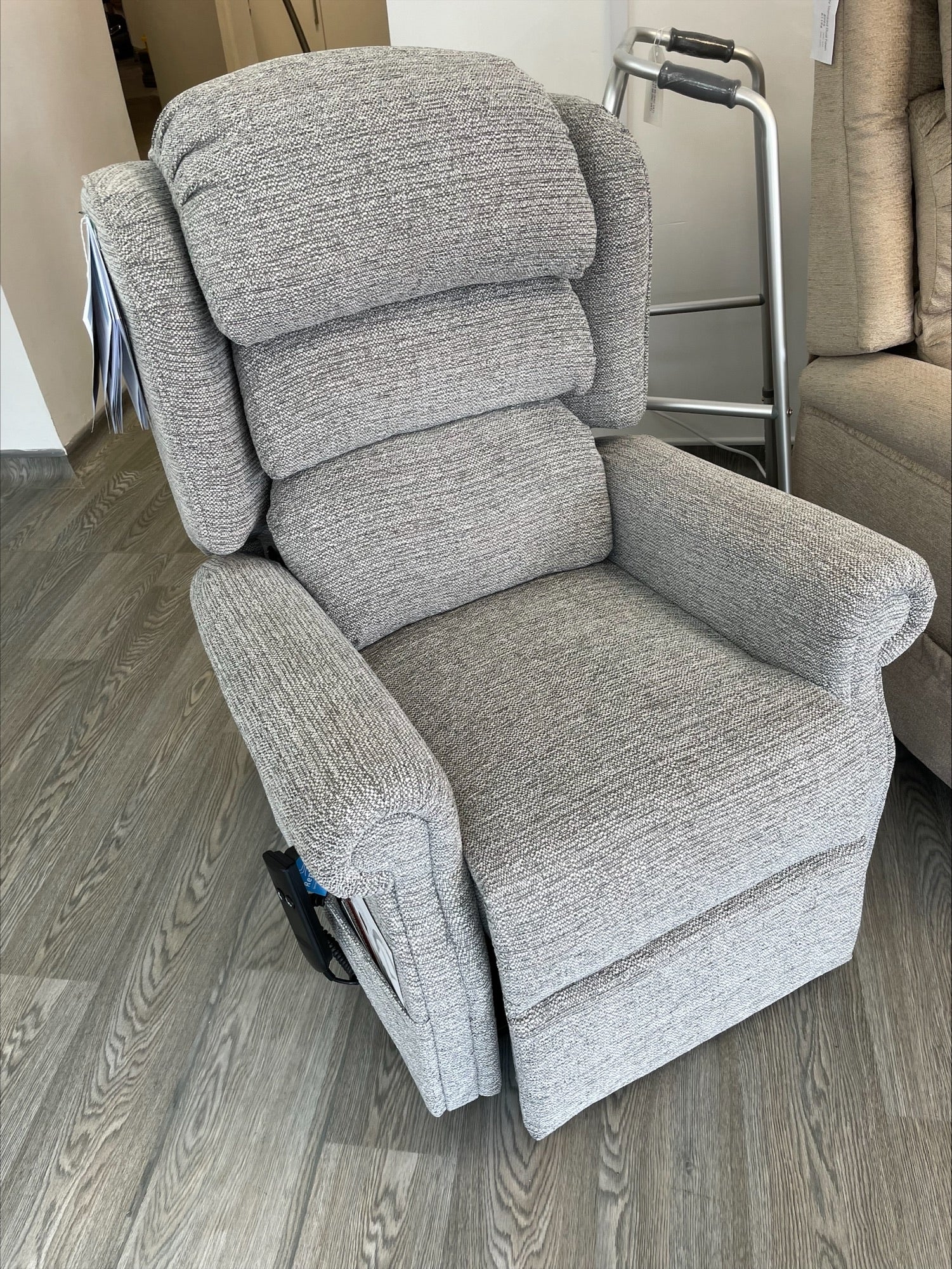 Repose Express Olympia Rise and Recliner chair