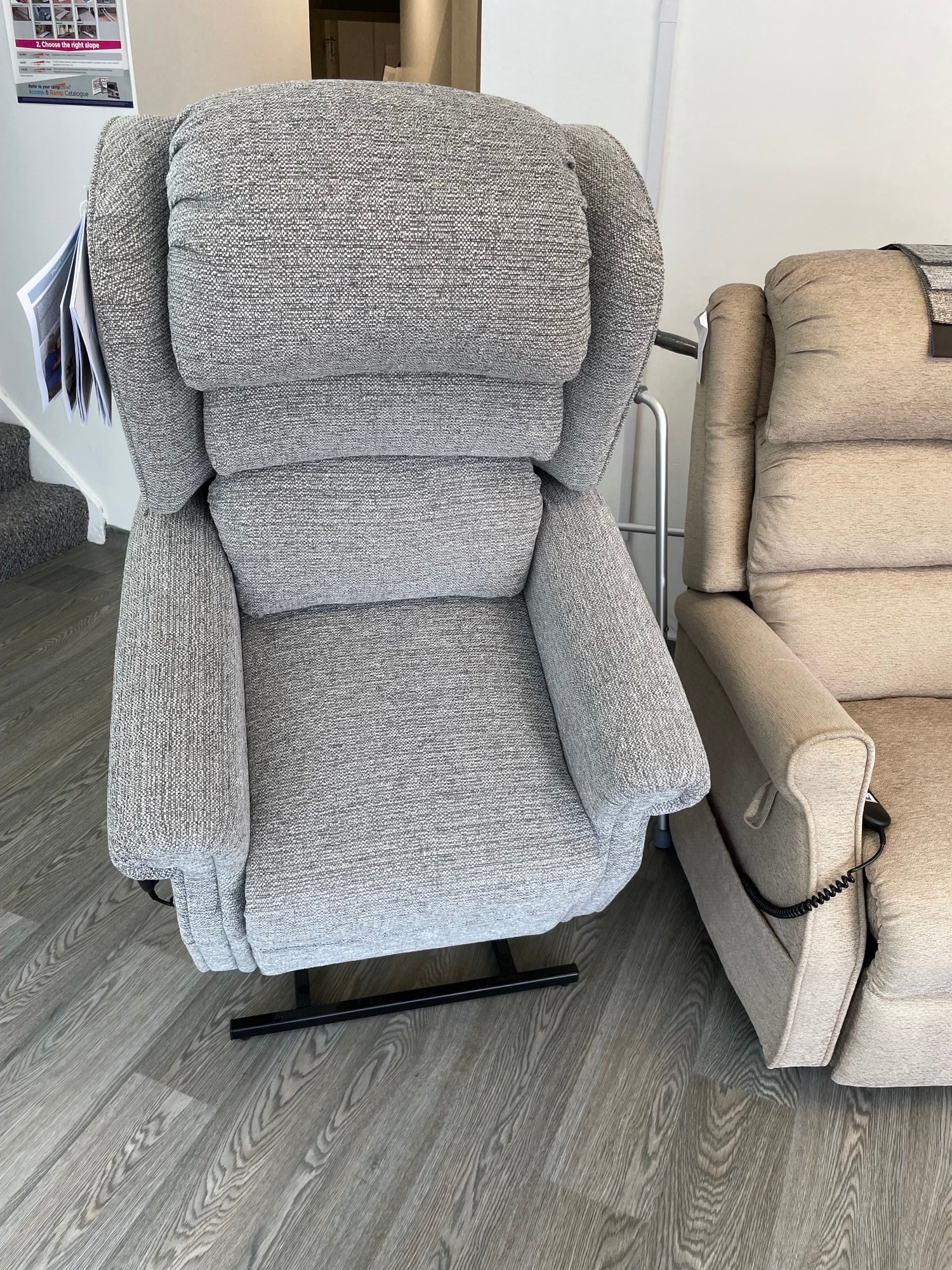 Repose Express Olympia Rise and Recliner chair