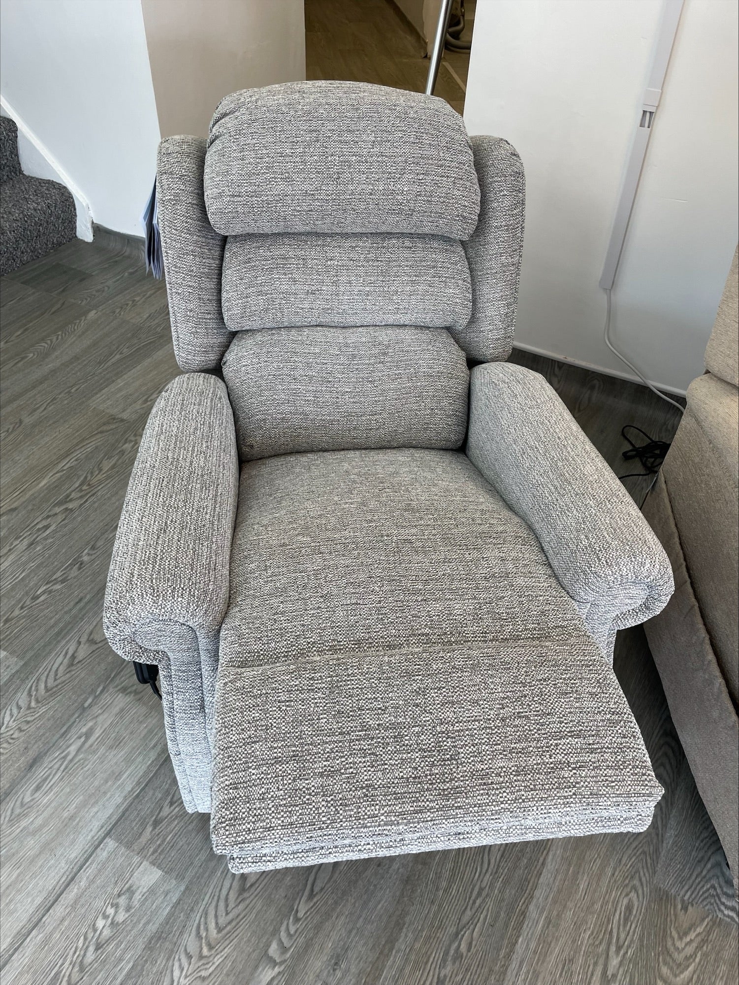 Repose Express Olympia Rise and Recliner chair