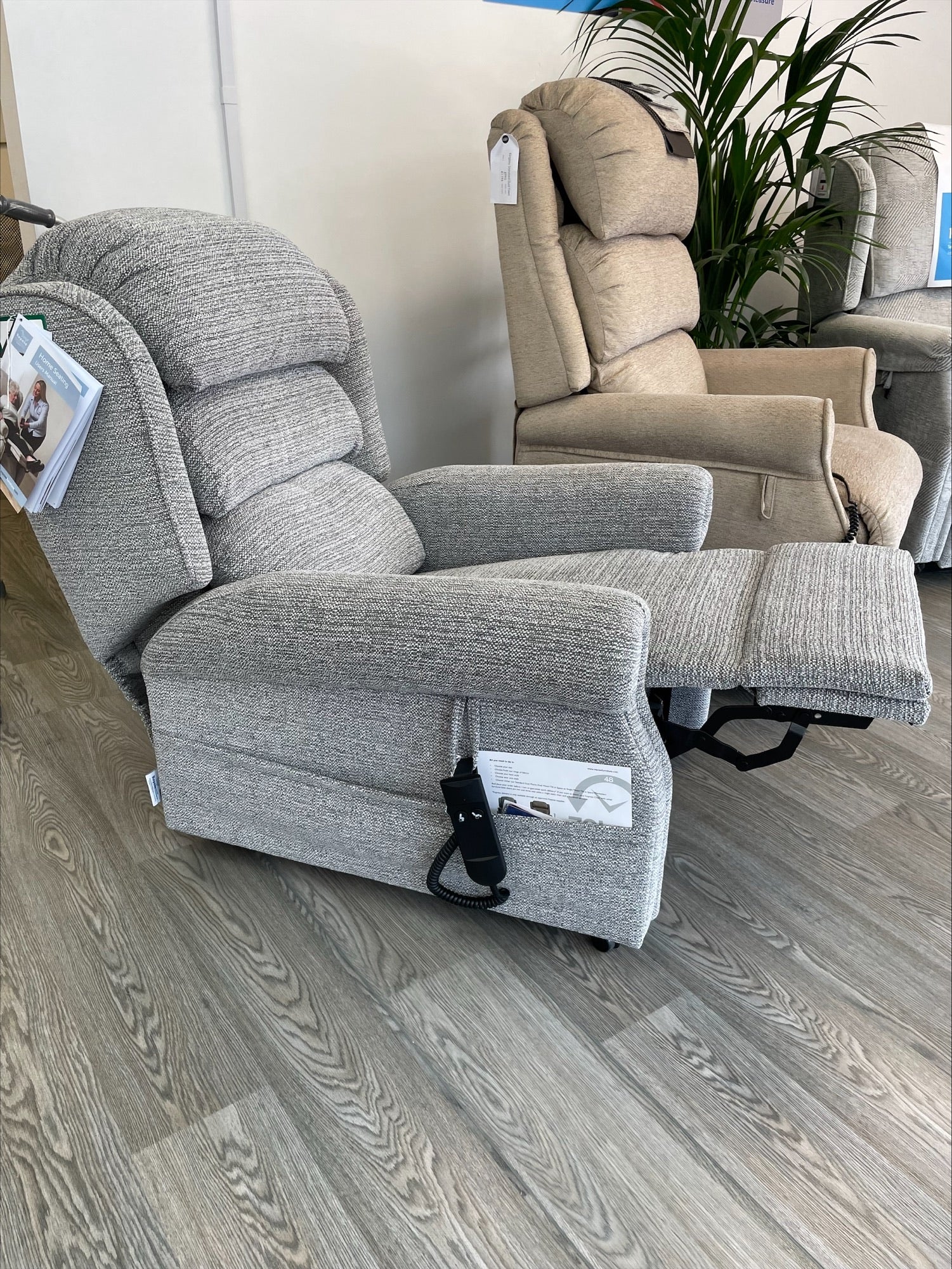 Repose Express Olympia Rise and Recliner chair