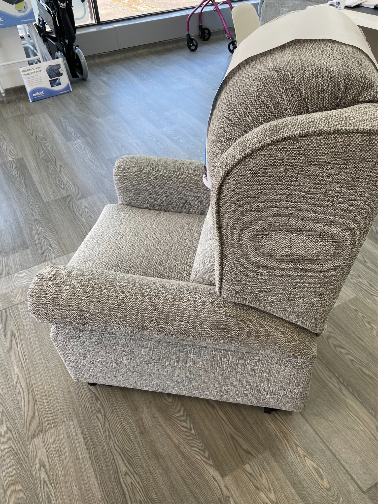 Repose Express Olympia Rise and Recliner chair
