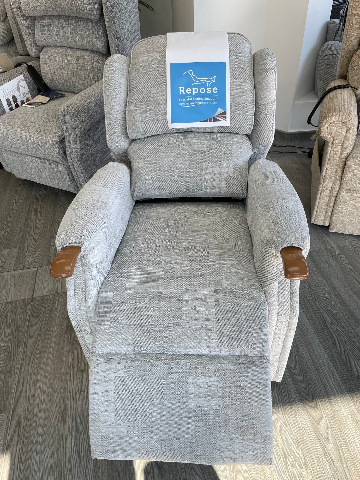 Luxury Express rise and recline chair