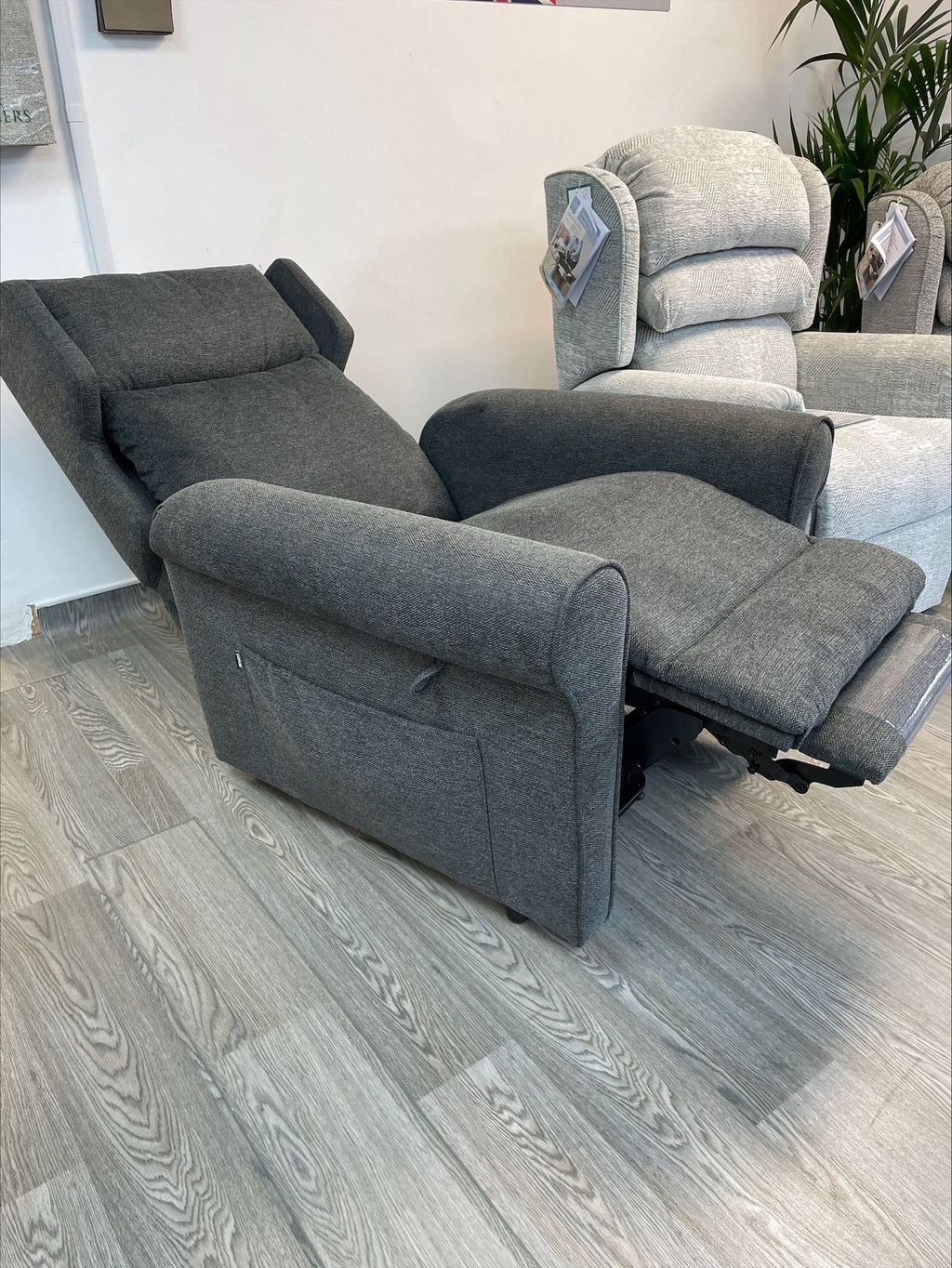 Vela Rise and Recline Chair Dual Motor Tilt in Space