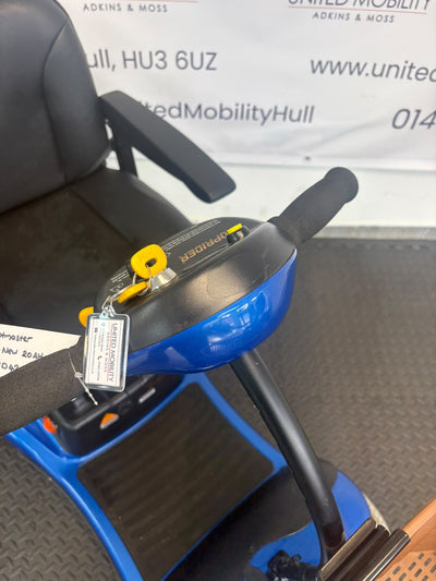 Eden Bootmaster mobility scooter handlebar with blue steering console and key