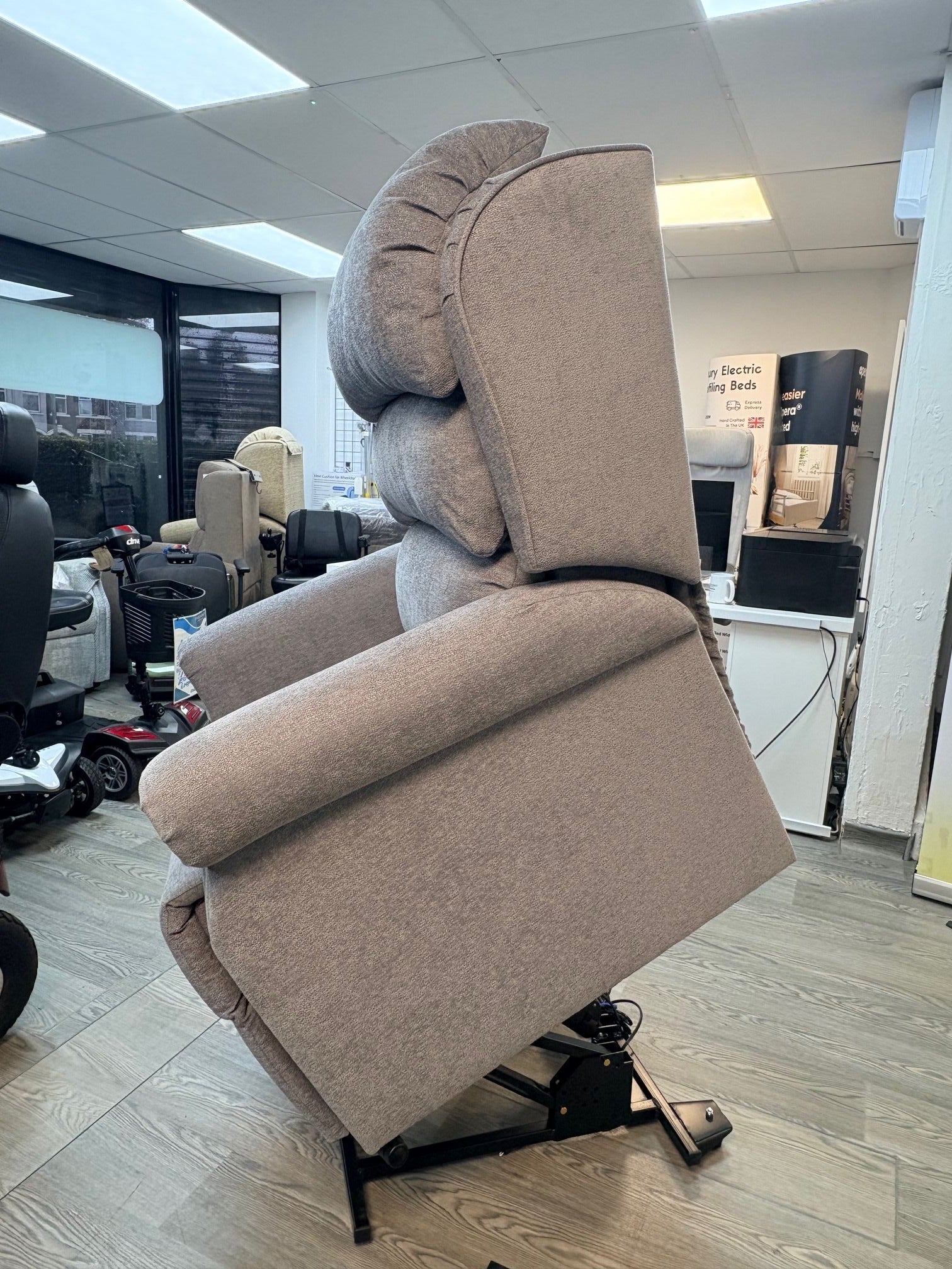 Express ErgoRise Rise and Recline Chair