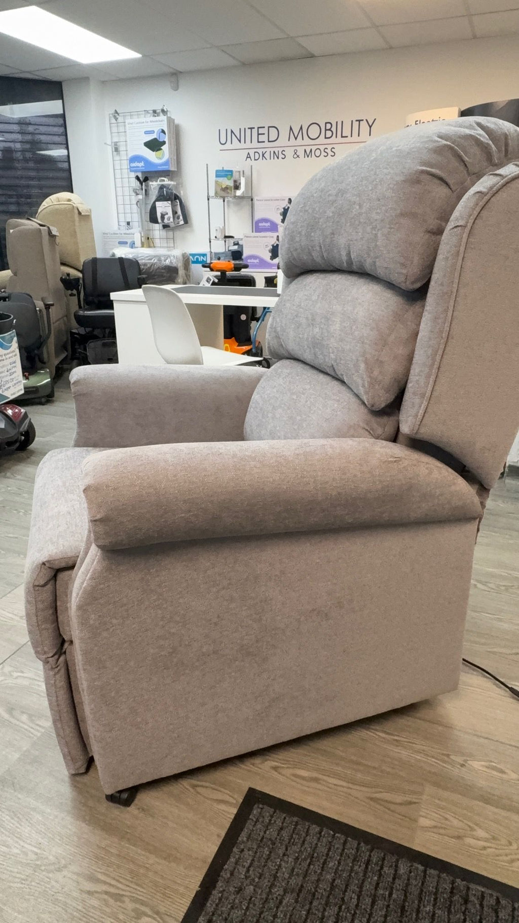 Express ErgoRise Rise and Recline Chair