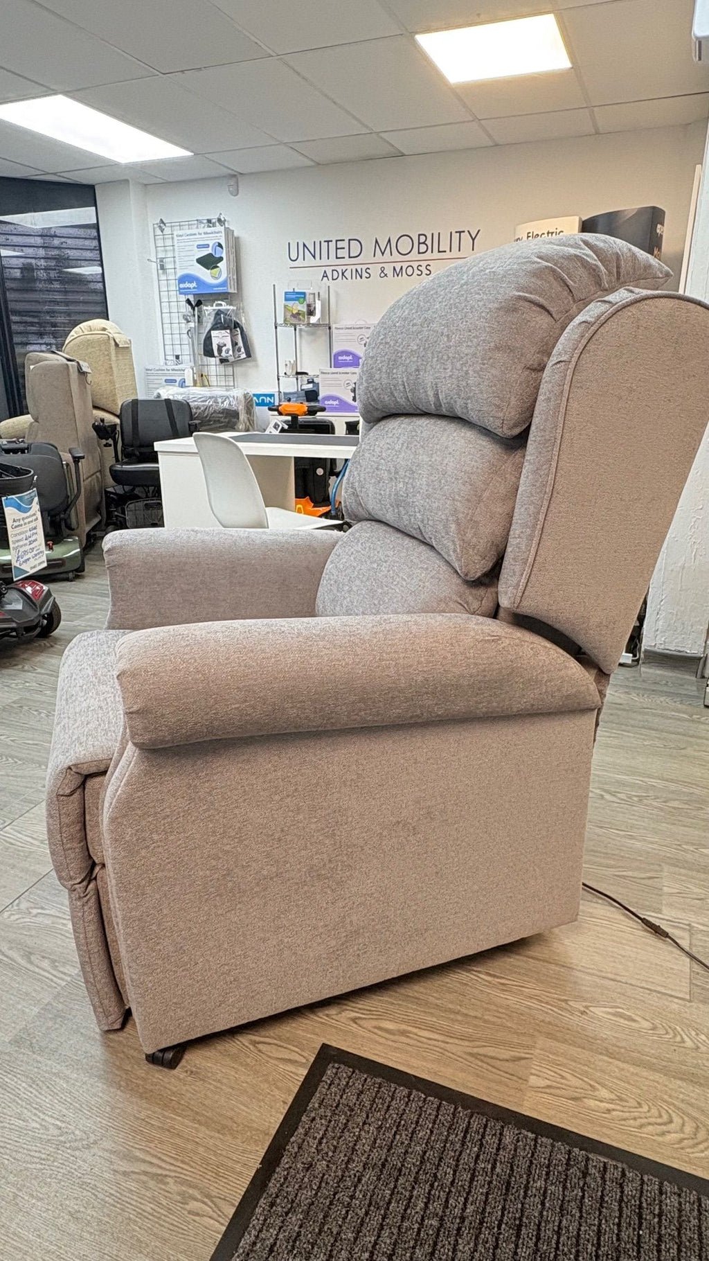 Express ErgoRise Rise and Recline Chair
