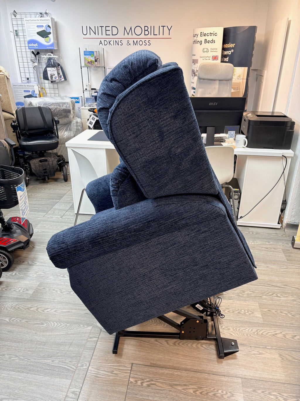 Express ErgoRise Rise and Recline Chair