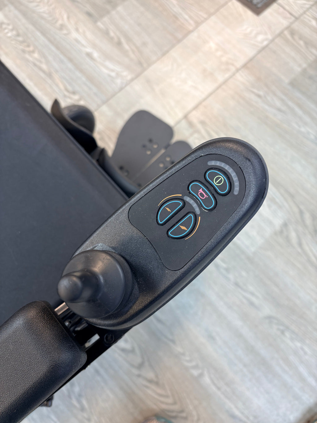 Sunrise Medical Quickie Q100R Power Chair – Ultra-Compact Indoor & Outdoor Mobility